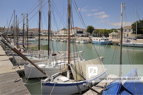 Hafen und Kai  La Flotte  Ile de Re  Charente-Maritime  Frankreich  Europa