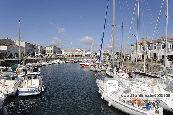 Hafen und Kai  St. Martin-de-Re  Ile de Re  Charente-Maritime  Frankreich  Europa