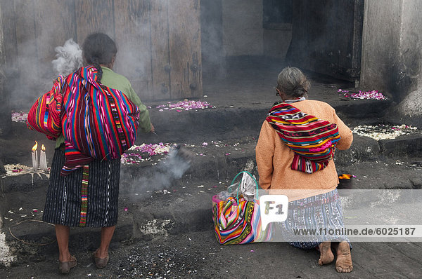 Maya Rituale an Santo Tomas Kirche  Chichicastenango  Guatemala  Zentralamerika