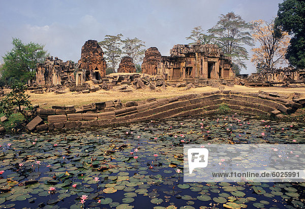 Ruins of the 11th century Khmer temple of Prasat Muang Tam  Buriram province  Thailand  Southeast Asia  Asia