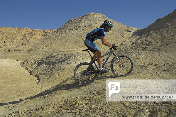 Side view of competitior in the Mount Sodom International Mountain Bike Race  Dead Sea area  Israel  Middle East