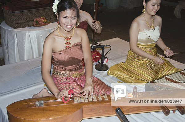 Traditionelle thailändische Musiker auf der Peninsula Hotel  Bangkok  Thailand  Südostasien  Asien