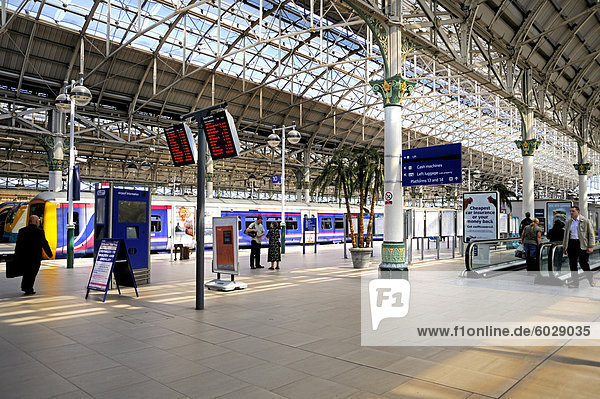 Piccadilly Railway Station  Manchester  England  United Kingdom  Europe