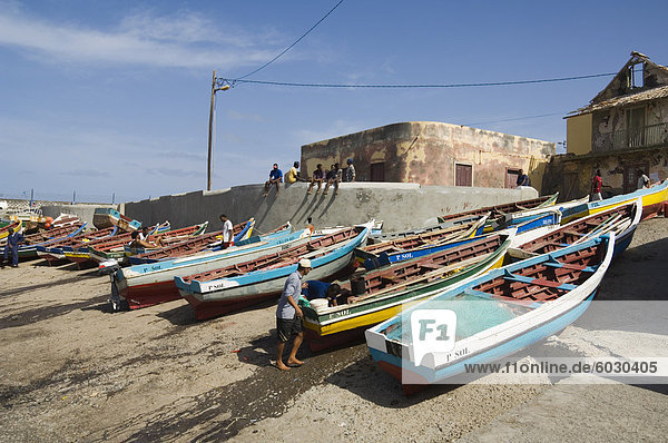 Fischerboote in den Hafen von Ponto tun Sol  Ribiera Grande  Santo Antao  Kapverdische Inseln  Atlantik  Afrika