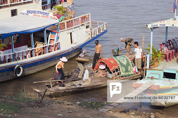 Tourist boats on the Tonle Sap river  Phnom Penh  Cambodia  Indochina  Southeast Asia  Asia