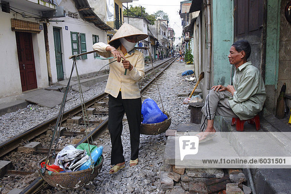 Daily life by the railway tracks in central Hanoi  Vietnam  Indochina  Southeast Asia  Asia