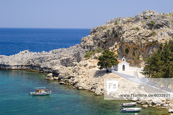 Europa klein Boot weiß Kirche Dodekanes Griechenland Griechische Inseln Rhodos