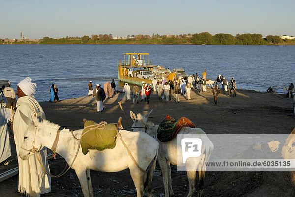 Fähre über den Fluß Nil in Sudan  Afrika