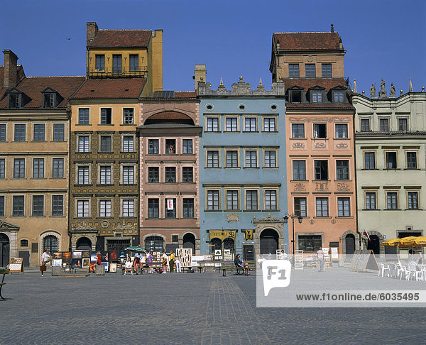 Typische Bauten auf dem Stadtplatz in Poznan  Polen  Europa