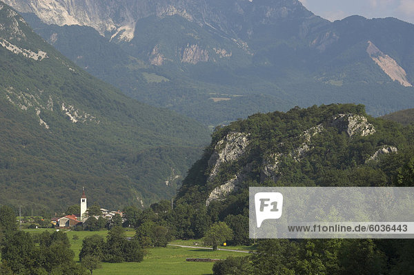 Dorf von Trnovo Ob Soci in Socatal  Nationalpark Triglav  Julische Alpen  Slowenien  Europa