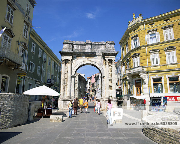 Die Triumphal Arch Segius aus 27BC  Pula  Istrien  Kroatien  Europa