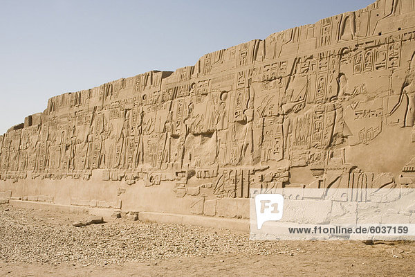 Wandbild Reliefs  Tempel von Karnak  Karnak  in der Nähe von Luxor  Theben  UNESCO World Heritage Site  Ägypten  Nordafrika  Afrika