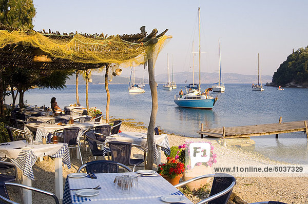 Hafen Motorjacht Europa Ufer Korfu Griechenland Griechische Inseln Ionische Inseln Taverne