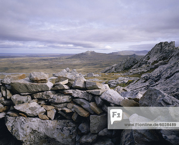 Argentinische Befestigung und Mount Tumbledown  Falkland-Inseln  Südamerika