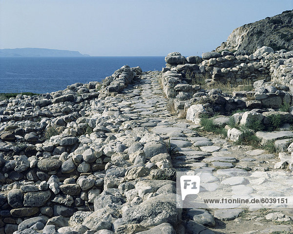 Alte Fahrbahn in den Ruinen einer minoischen Stadt Gournia  Kreta  griechische Inseln  Griechenland  Europa