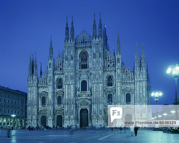 Die Fassade des Duomo in Mailand  Lombardei  Italien  Europa