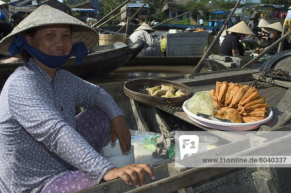 Floating market  Cantho  Mekong Delta  Southern Vietnam  Southeast Asia  Asia