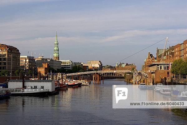 Kanal in der Speicherstadt die historische Lager-Stadt Hamburg Hamburg Deutschland Europa