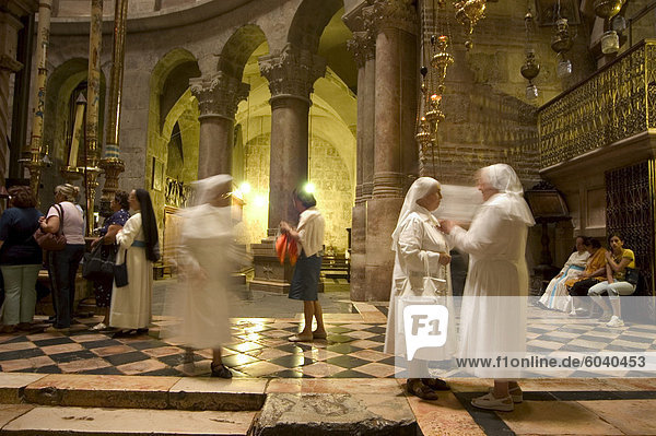 Nonnen in der Kirche des heiligen Sepulchre  Altstadt  Jerusalem  Israel