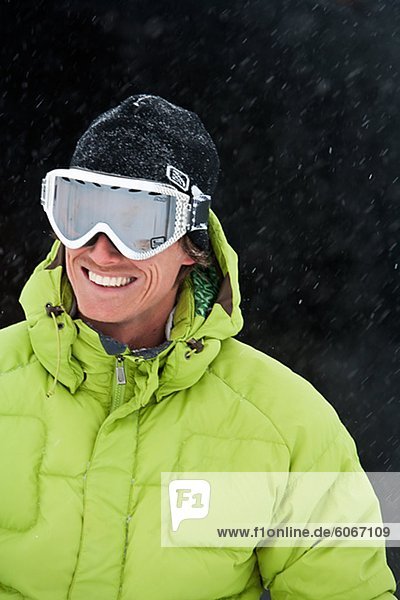 Porträt des männlichen Skifahrer
