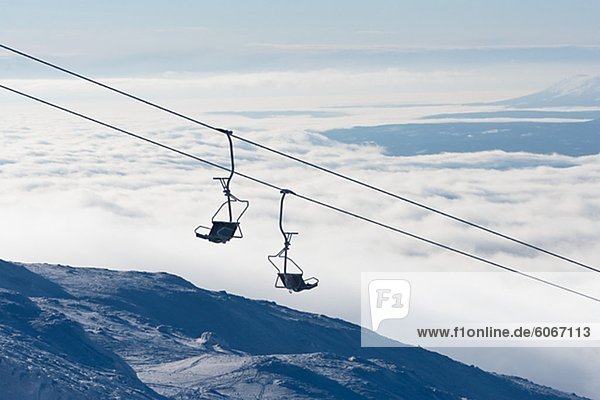 Silhouette der leere Skilift