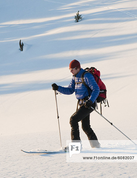 Mann Reise Ski unbewohnte entlegene Gegend Rocky Mountains Colorado