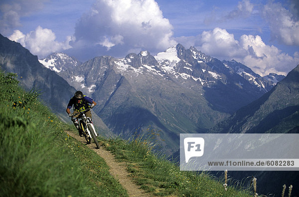 Frankreich  Berg  Mann  radfahren  Alpen