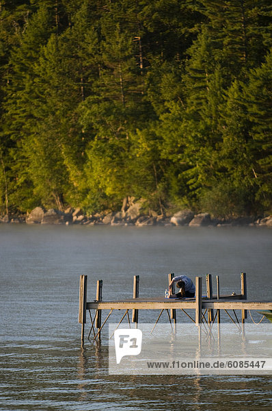 Frau  strecken  Morgendämmerung  See  Dock  Maine