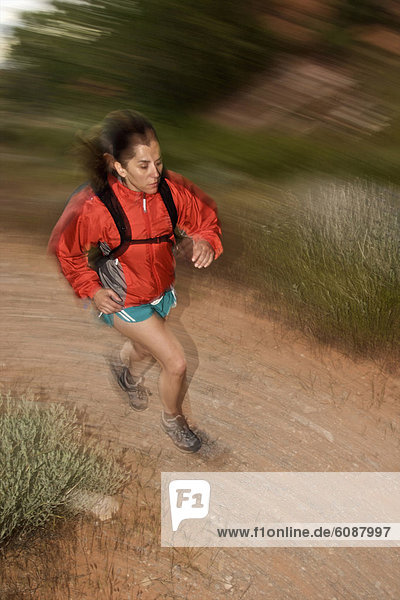 Frau  folgen  rennen  Feld  Nevada
