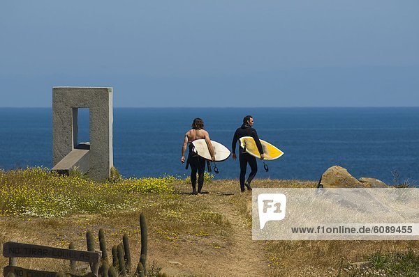 Kitesurfer  gehen  Weg  Surfboard  schmutzig  Tauchanzug  2  Kleidung  Chile  Brandung