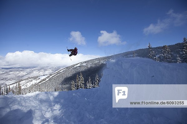 Snowboardfahrer  springen  herumwirbeln  Colorado