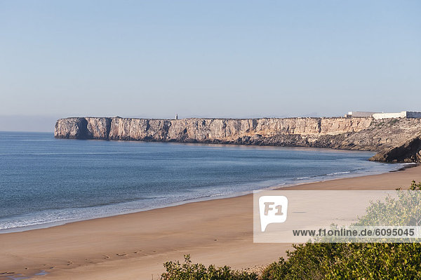 Portugal  Algarve  Sagres  Blick auf den Strand mit Klippe