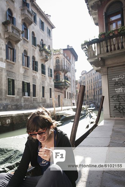 sitzend  Frau  Italien  Venedig