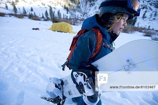 Snowboarding  Tag  Junge - Person  Vorbereitung  unbewohnte  entlegene Gegend  Kalifornien