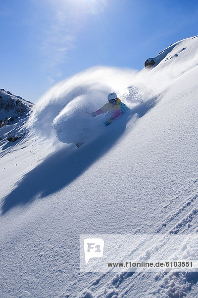 Berg  Mann  Skisport  Urlaub  Pulverschnee  Ski  Gesichtspuder  Kalifornien  Schnee