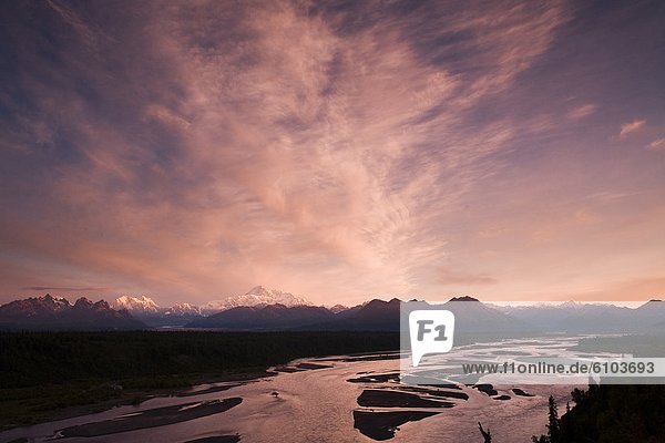 Tag  Wolke  Sonnenuntergang  Ignoranz  Fluss  lang  langes  langer  lange  Ansicht  Denali Nationalpark  Mount McKinley  Susitna Flats State Game Refuge