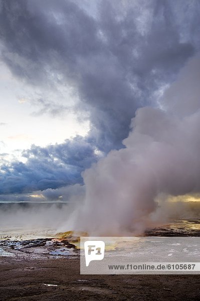 Sonnenuntergang  Vulkanausbruch  Ausbruch  Eruption  Geysir  Yellowstone Nationalpark  Wyoming