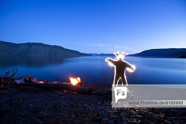 Lagerfeuer  blinken  Fotografie  Beleuchtung  Licht  Tier  See  lang  langes  langer  lange  Produktion  streichen  streicht  streichend  anstreichen  anstreichend  Sandpoint  Idaho