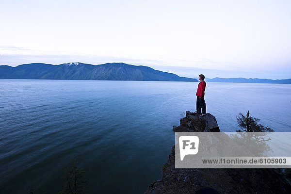 Mann  sehen  Ecke  Ecken  über  aufwärts  Steilküste  Ruhe  See  Attraktivität  Idaho  Sonne