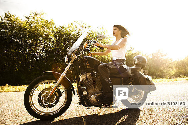 Frau  Hingebung  fahren  Fernverkehrsstraße  glatt  Motorrad  Idaho