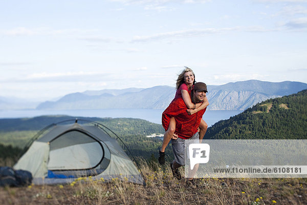 Fröhlichkeit  lächeln  Reise  Rucksackurlaub  camping  lachen  Idaho