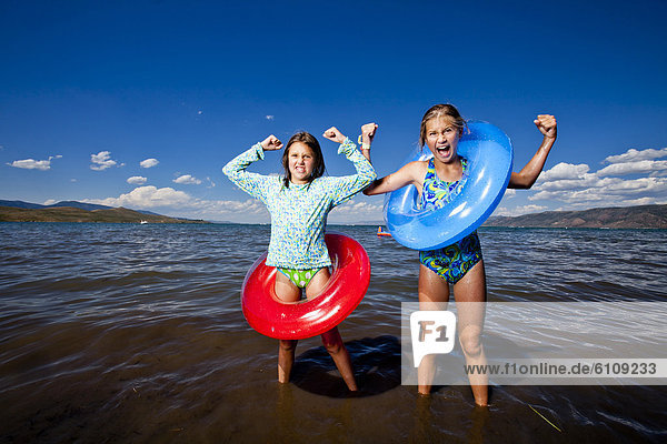 Binnenhafen  Schwester  baden  See  reifer Erwachsene  reife Erwachsene  blau  Schule  Mittelpunkt  rot  2  Utah