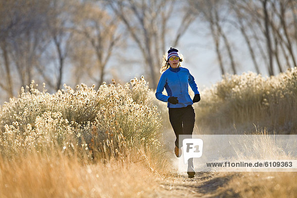woman trail runner