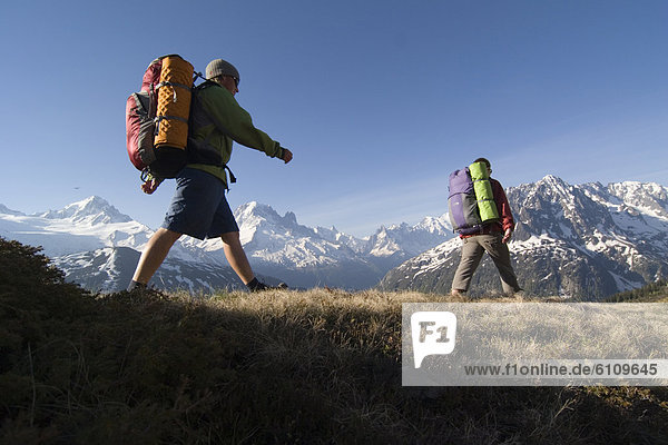 Mensch  zwei Personen  Menschen  französisch  wandern  Alpen  2
