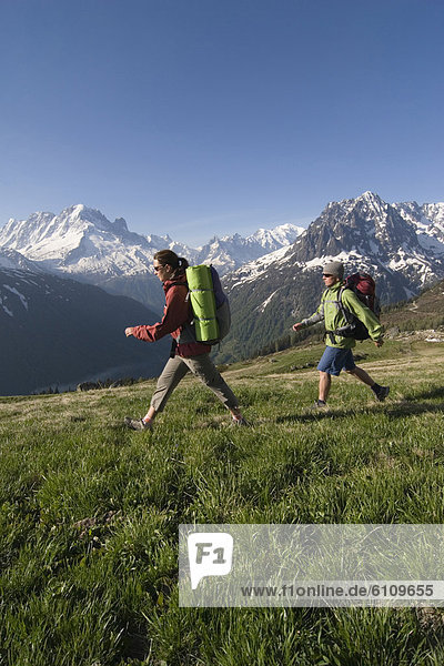 Mensch  zwei Personen  Menschen  französisch  wandern  Alpen  2