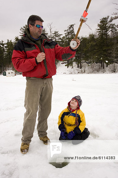 Reuse  Mann  See  Eis  angeln  Prüfung  Maine
