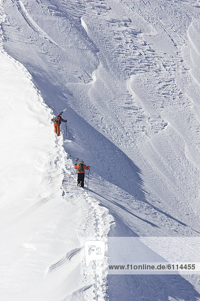 hoch  oben  Mann  Ski  folgen  wandern  Gesichtspuder  2  Skipiste  Piste  Österreich