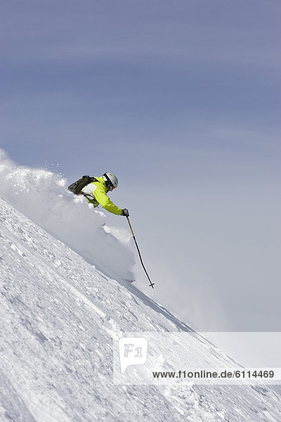 nahe  Mann  Ski  Frische  Urlaub  Gesichtspuder  jung  Skipiste  Piste  Österreich  Innsbruck