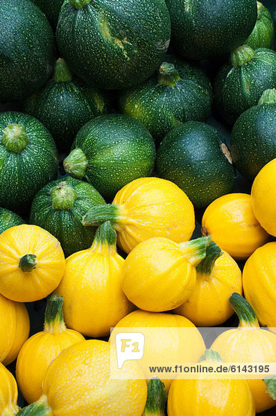 Round yellow and green courgettes