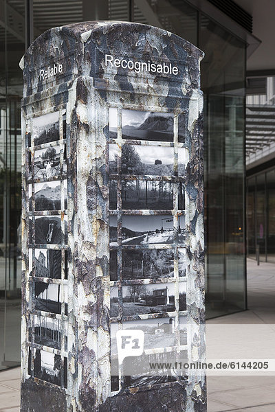 'BT ArtBox  Telefonzellen-Kunstprojekt  Design ''Dreams  Desires  Decisions'' von Denis Masi  Central St. Giles  London  England  Großbritannien  Europa'